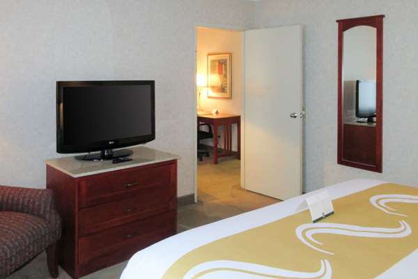 Suite - Quality Inn & Suites University of New Mexico Albuquerque - I-40, Exit 159A & 159D