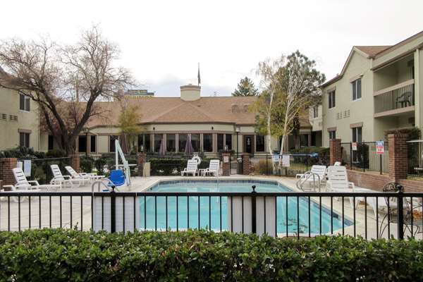 Pool - Quality Inn & Suites University of New Mexico Albuquerque - I-40, Exit 159A & 159D