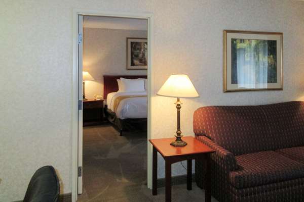 Suite - Quality Inn & Suites University of New Mexico Albuquerque - I-40, Exit 159A & 159D