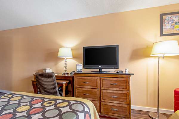  - Econo Lodge Utica - I-90, Exit 31