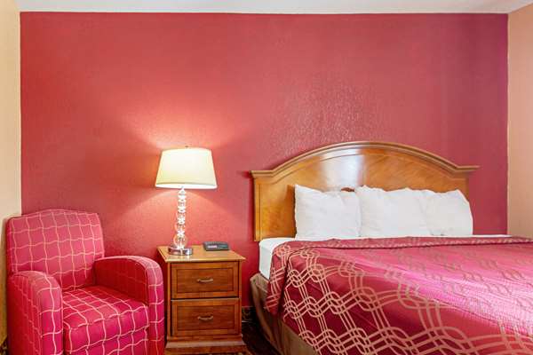  - Econo Lodge Utica - I-90, Exit 31