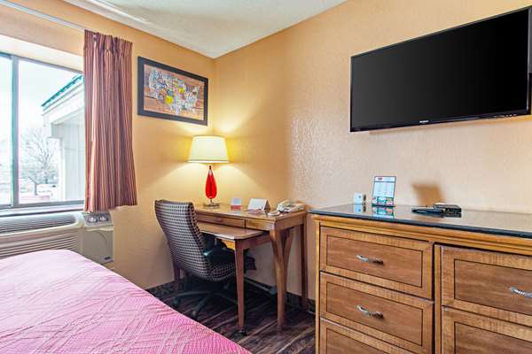  - Econo Lodge Utica - I-90, Exit 31