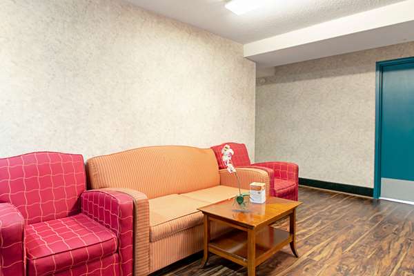  - Econo Lodge Utica - I-90, Exit 31