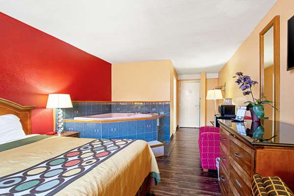  - Econo Lodge Utica - I-90, Exit 31