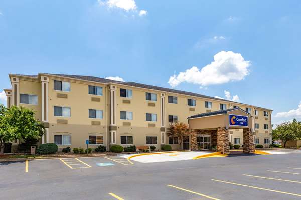Exterior view - Comfort Inn Woodland Hills Tulsa