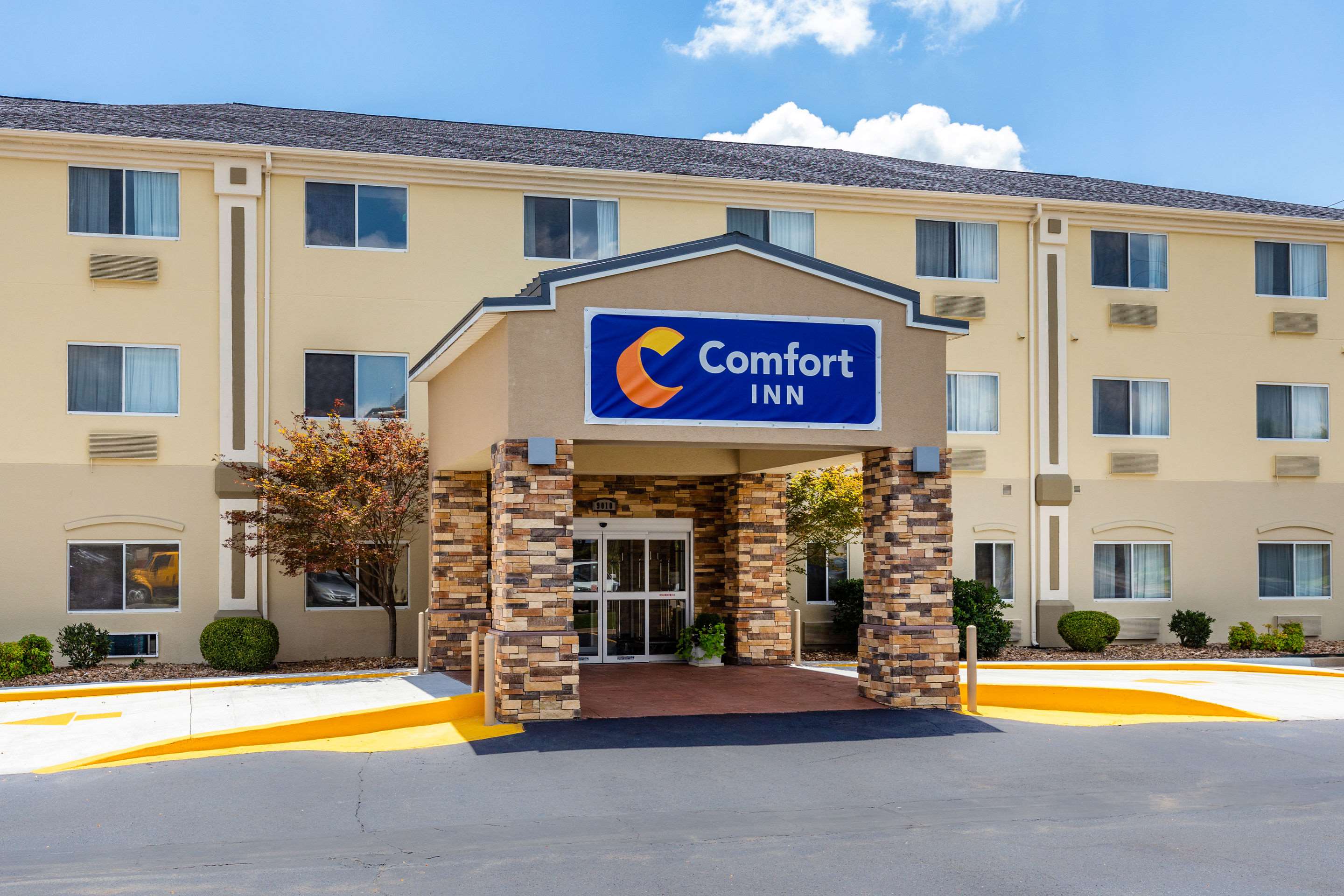 Hotel exterior | Comfort Inn South Tulsa - Woodland Hills