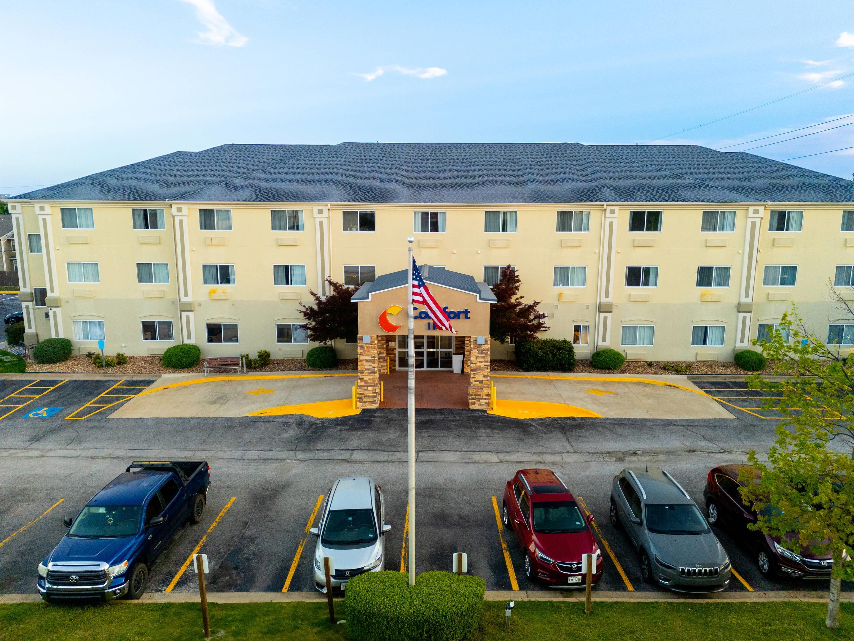 Hotel exterior | Comfort Inn South Tulsa - Woodland Hills