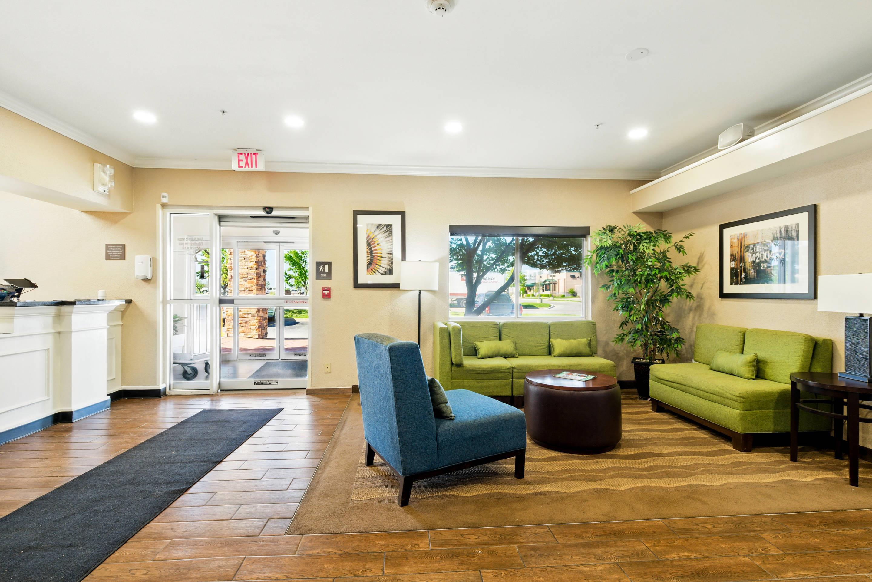 Hotel lobby | Comfort Inn South Tulsa - Woodland Hills