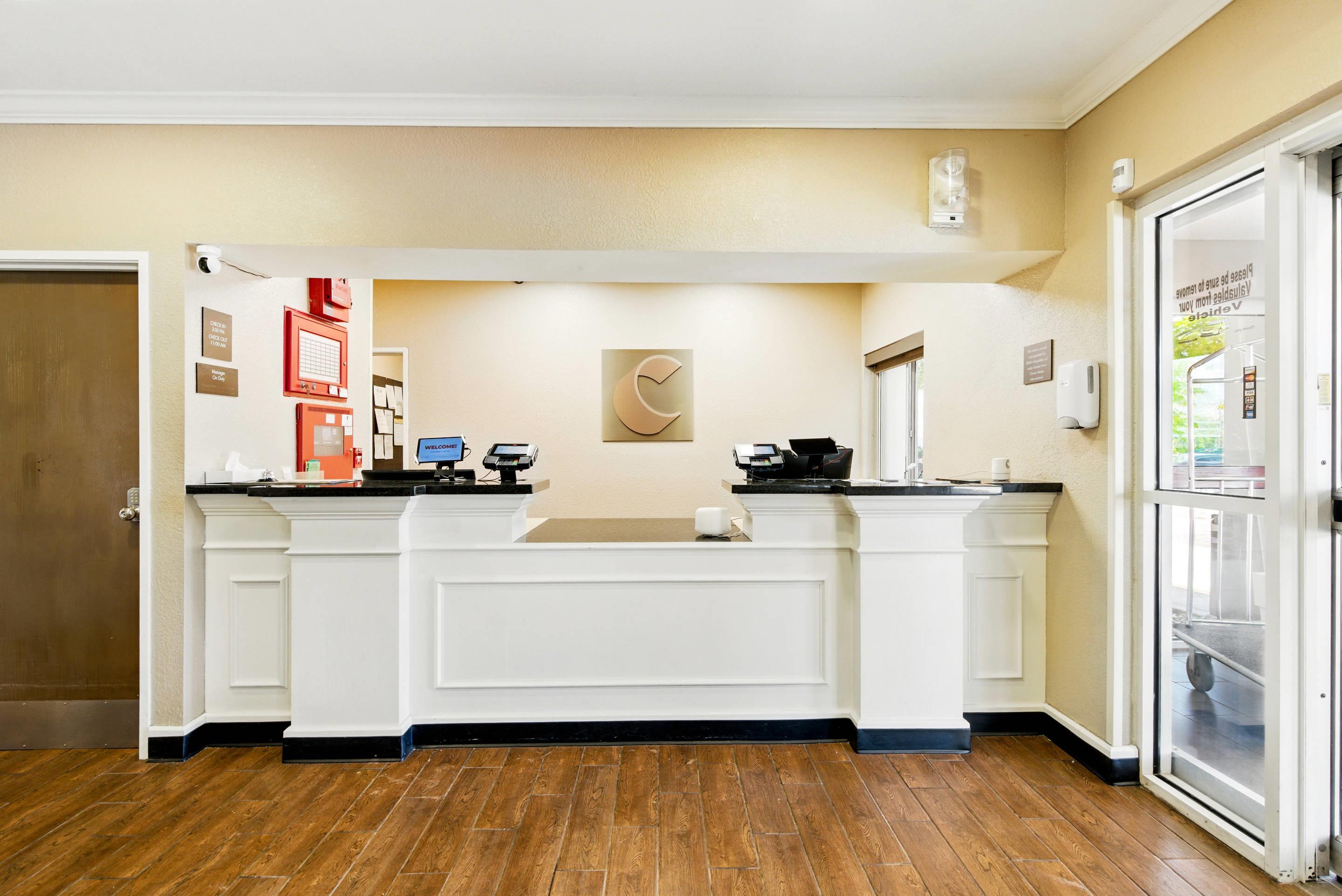 Front desk | Comfort Inn South Tulsa - Woodland Hills