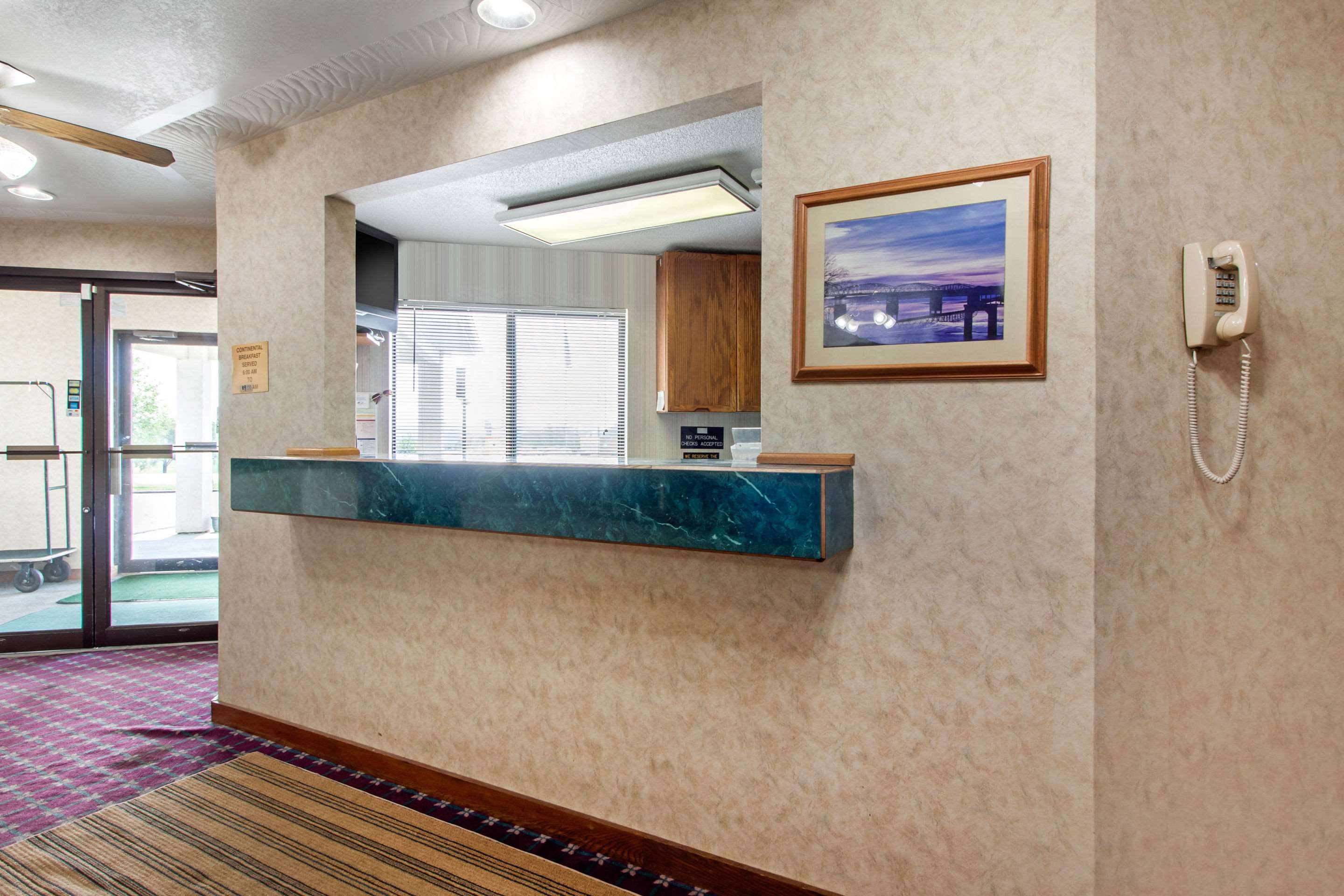 Hotel lobby | Econo Lodge