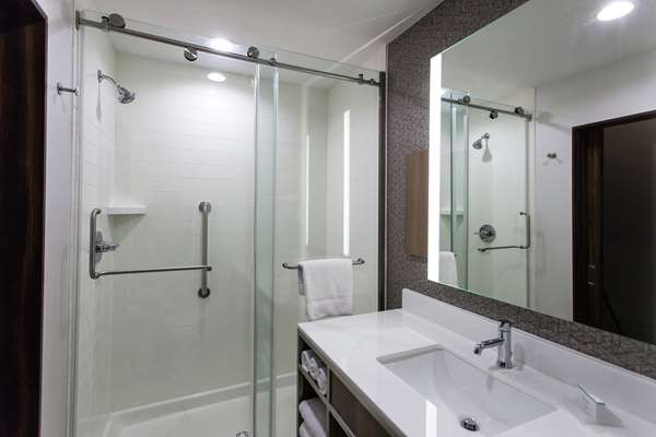  - Hilton Garden Inn West Topeka - I-470, Exit 1B