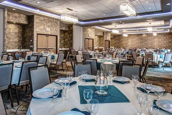  - Hilton Garden Inn West Topeka - I-470, Exit 1B