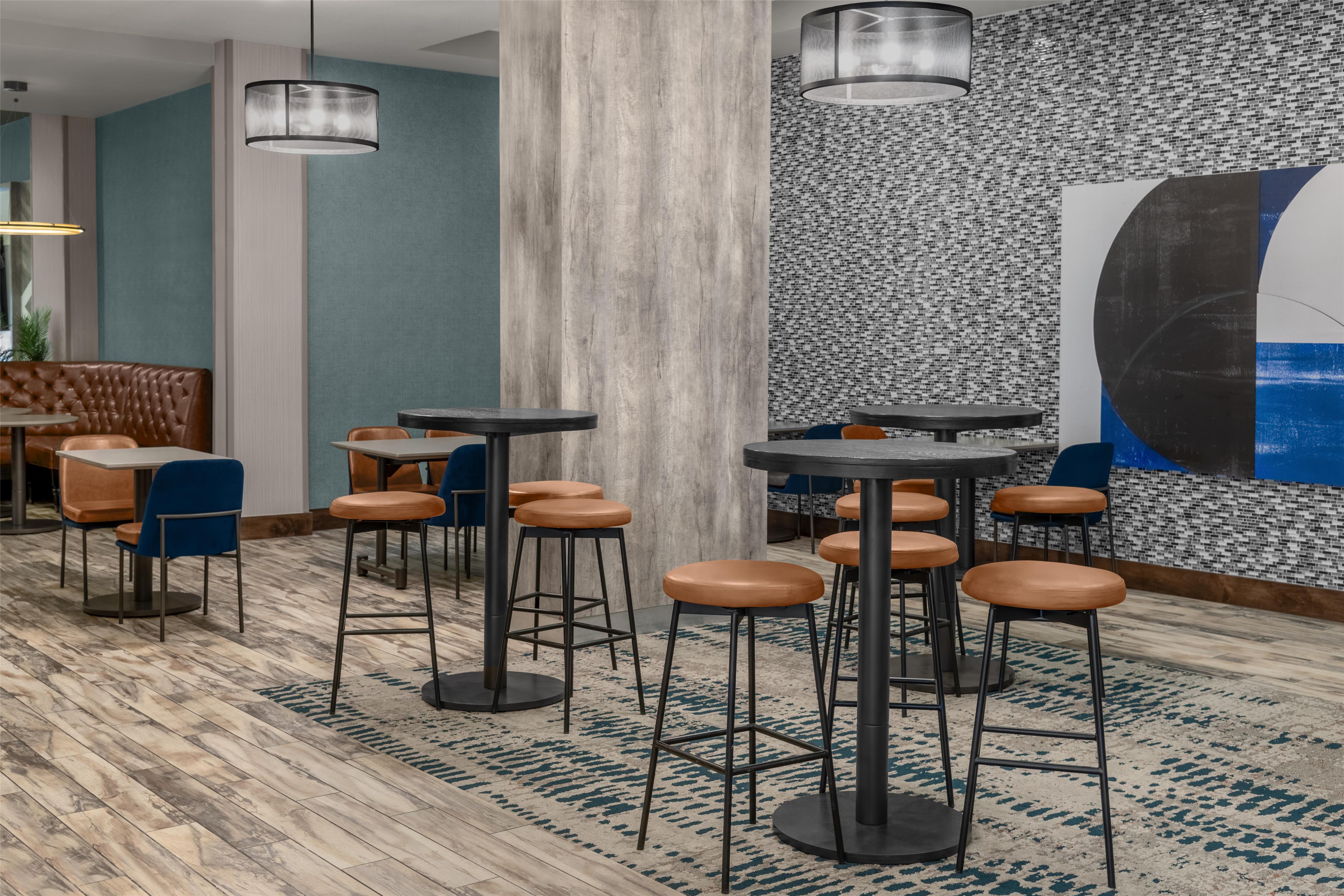 Restaurant | Hilton Garden Inn Topeka