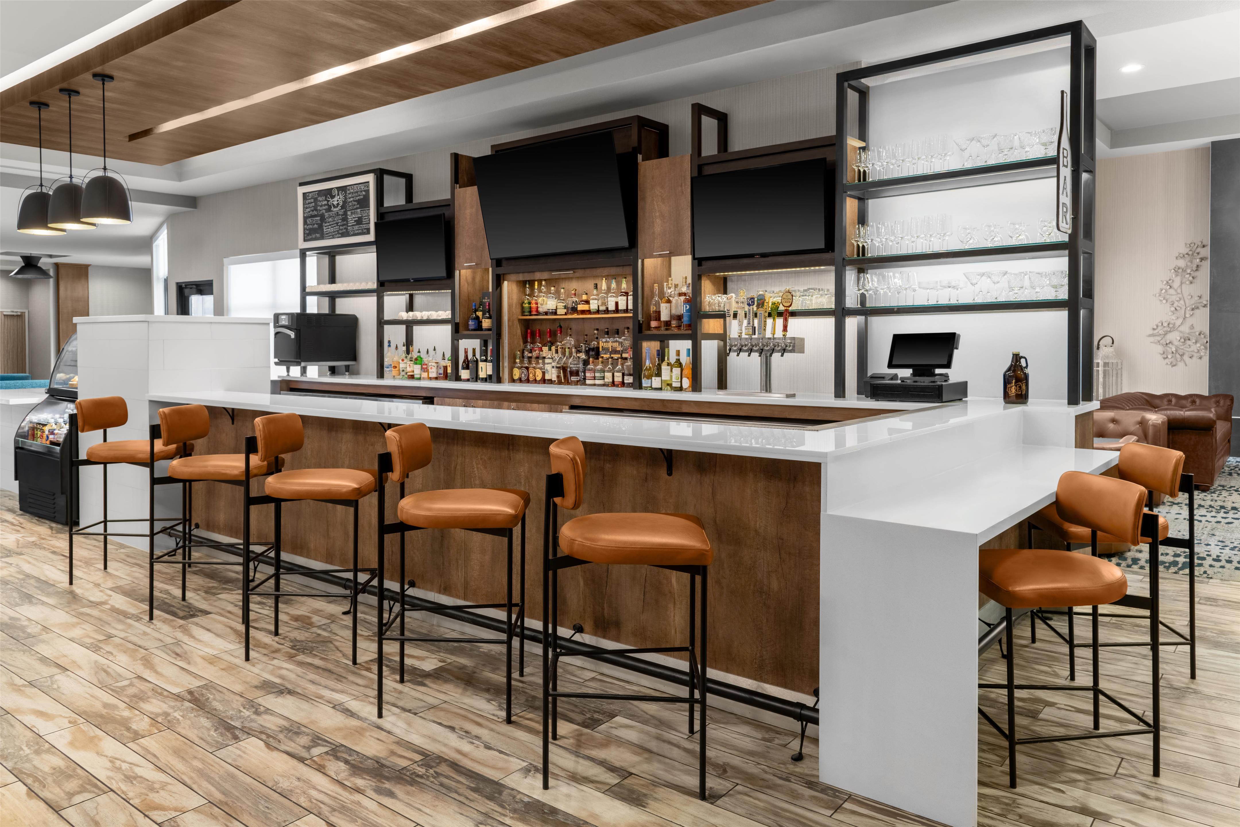 BarLounge | Hilton Garden Inn Topeka