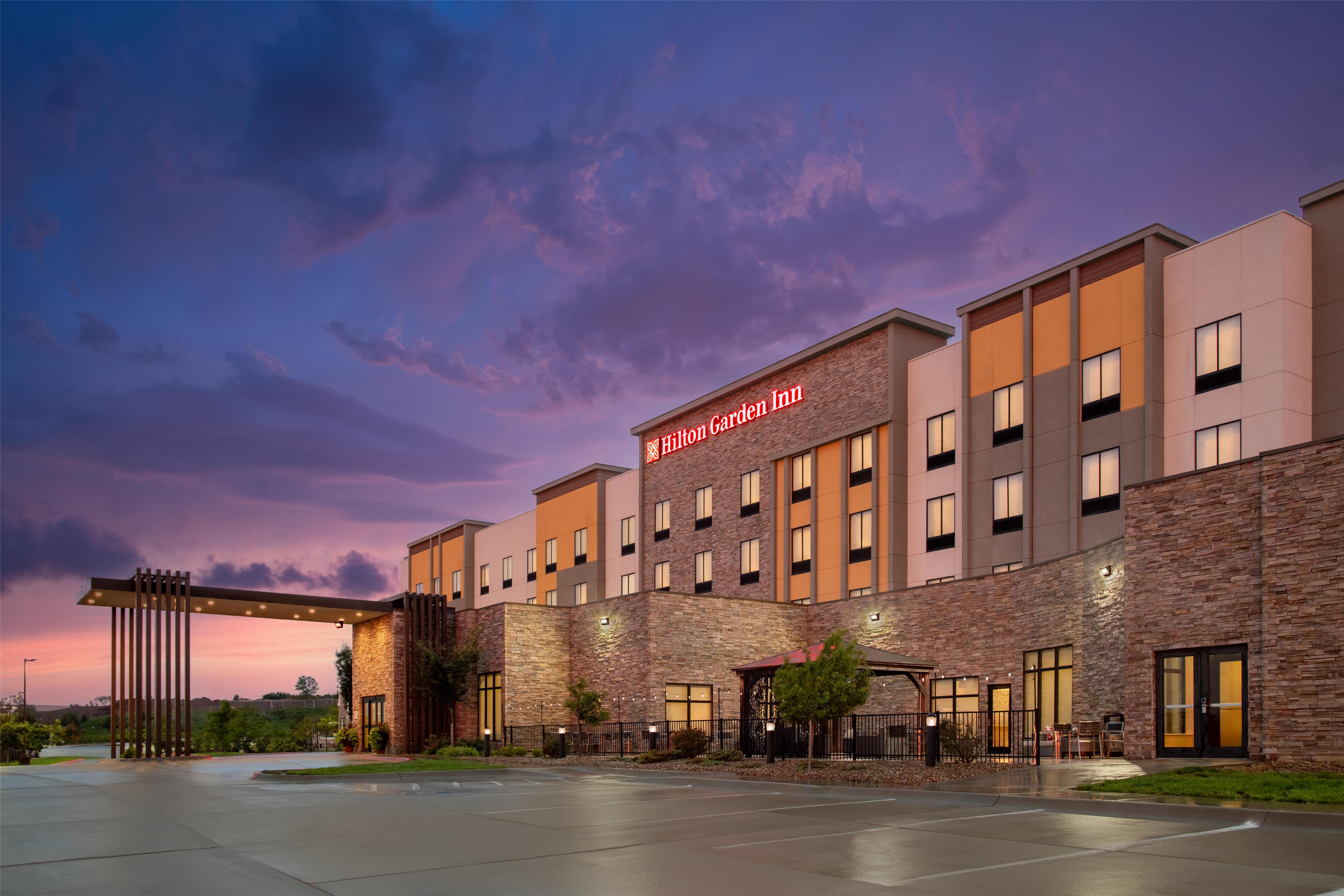 Exterior | Hilton Garden Inn Topeka