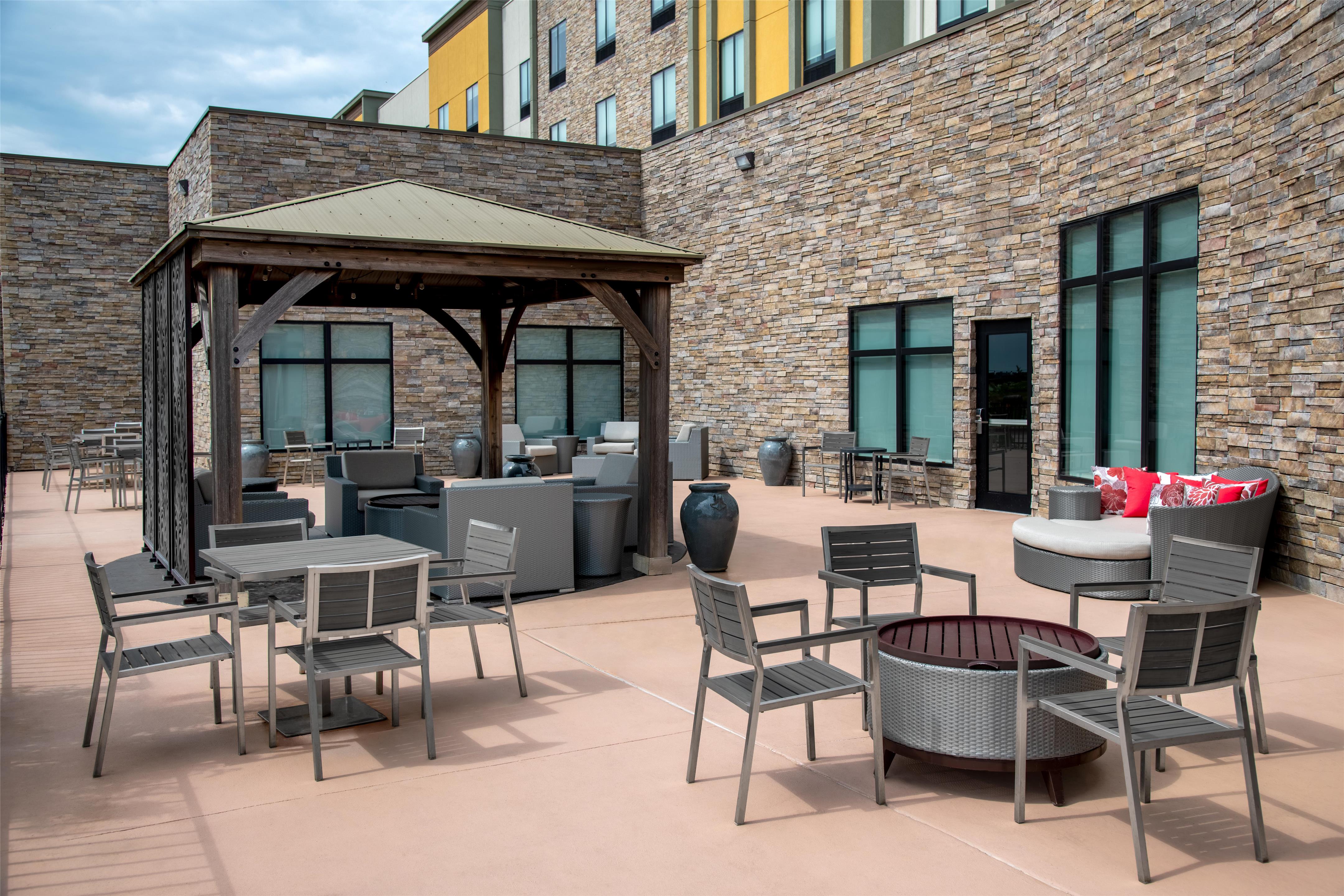 Exterior | Hilton Garden Inn Topeka