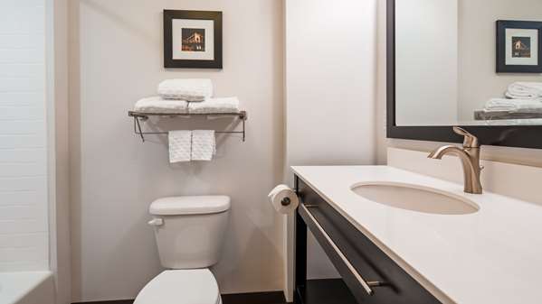  - Best Western Plus Cranberry Pittsburgh North Hotel - I-79, Exit 78