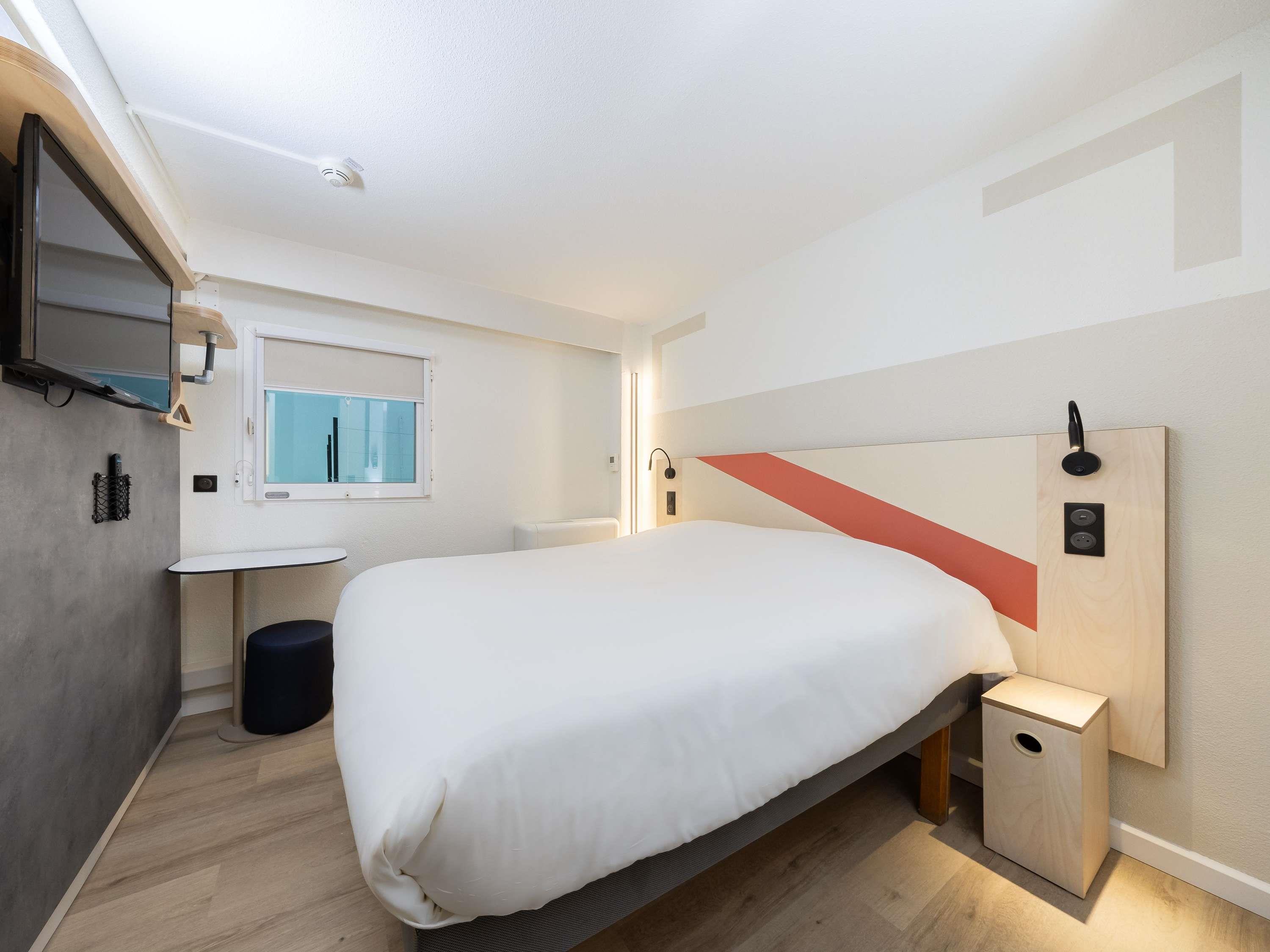 IBIS BUDGET BORDEAUX CENTRE Room Type - DOUBLE room with queen size bed for 2 persons