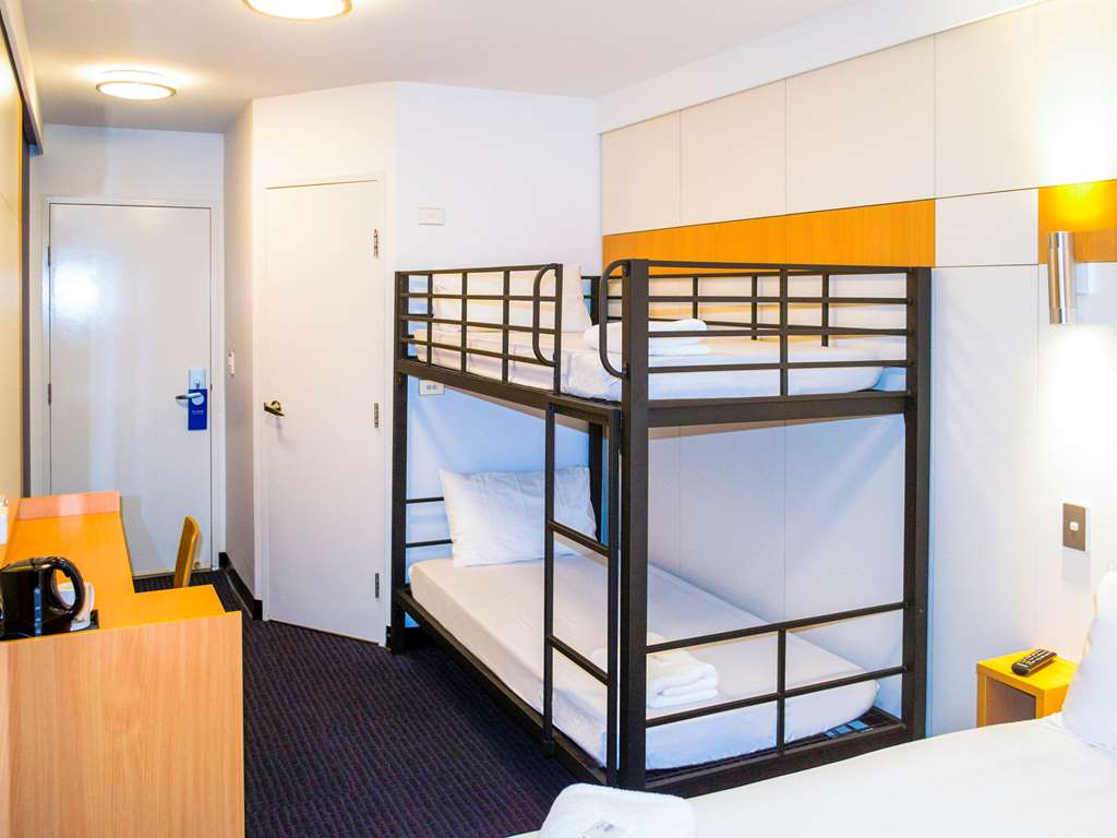 Ibis Budget Gosford Room Type - Standard Family Room with 1 Queen Bed and 1 Set of Double-Deck Bunk Beds