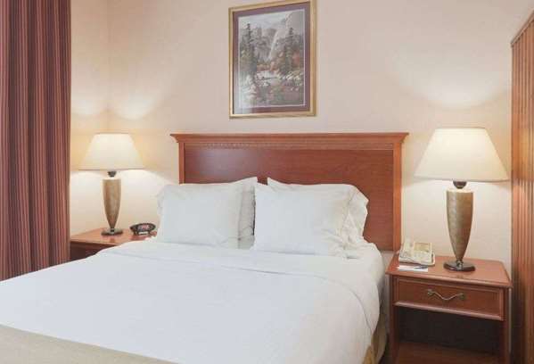  - Baymont Inn & Suites Portage - I-80 & I-90, Exit 23