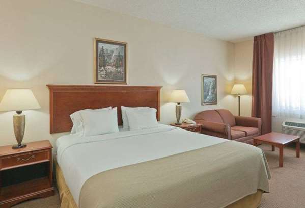  - Baymont Inn & Suites Portage - I-80 & I-90, Exit 23
