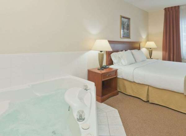  - Baymont Inn & Suites Portage - I-80 & I-90, Exit 23