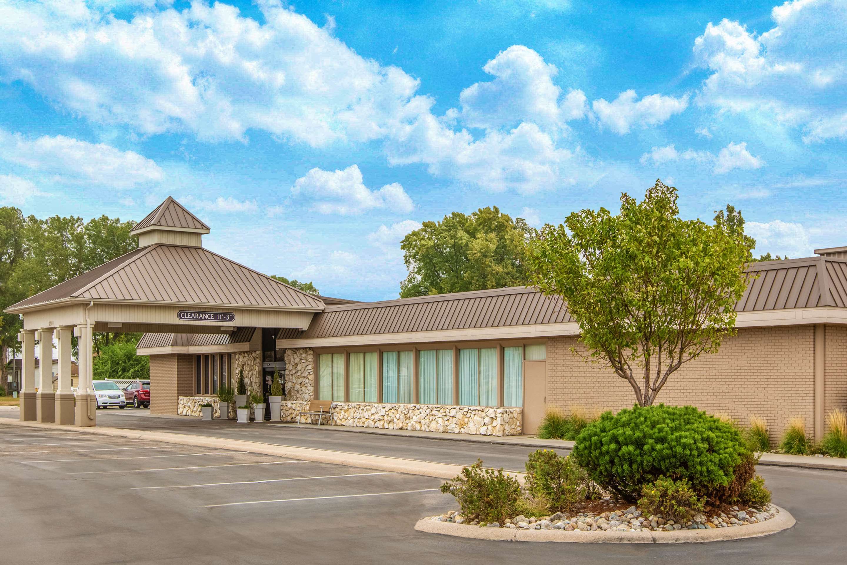 Exterior | Ramada by Wyndham Midtown Grand Island
