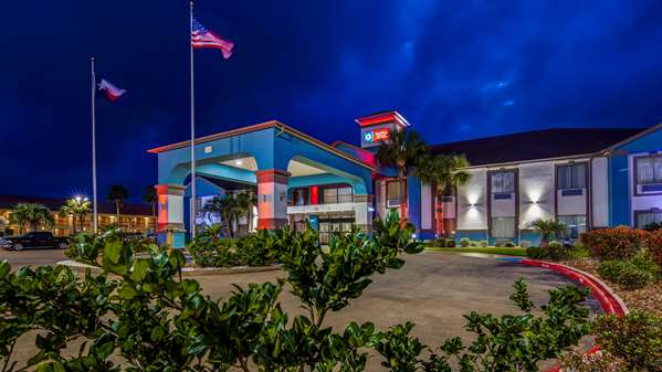 Exterior view - SureStay Plus Hotel by Best Western Alvin