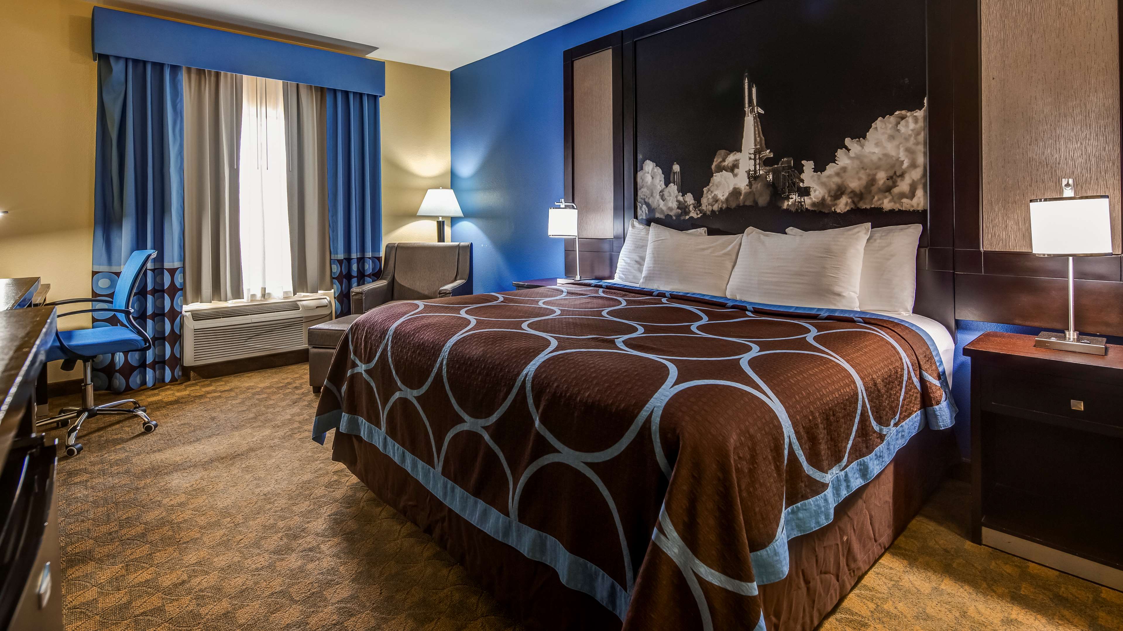 SureStay Plus Hotel by Best Western Alvin Room Type - 1 King Bed, Non-Smoking, Flat Screen Television, Desk, High Speed Internet Access, Microwave And Ref