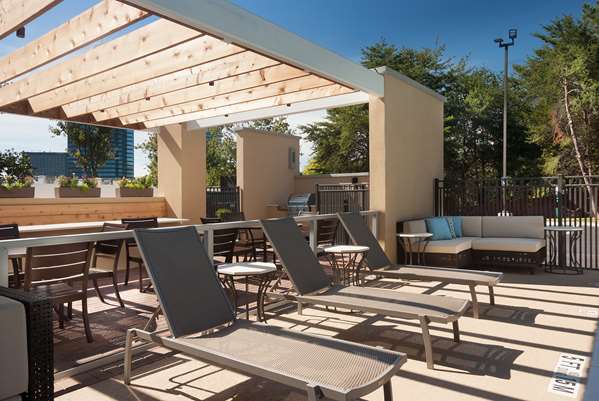 Pool - Home2 Suites by Hilton Perimeter Center Atlanta
