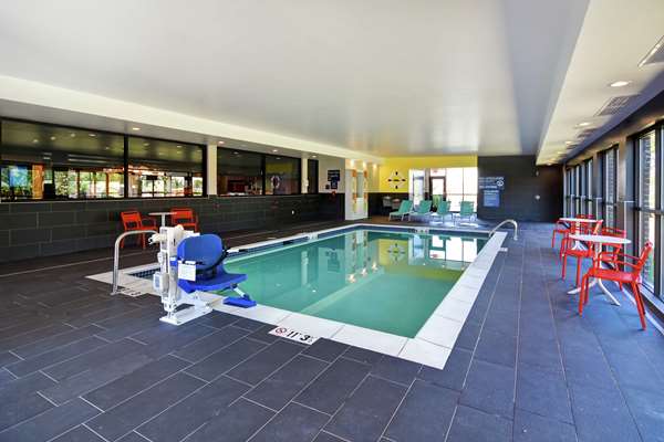 Pool - Tru by Hilton Hotel Sterling Heights