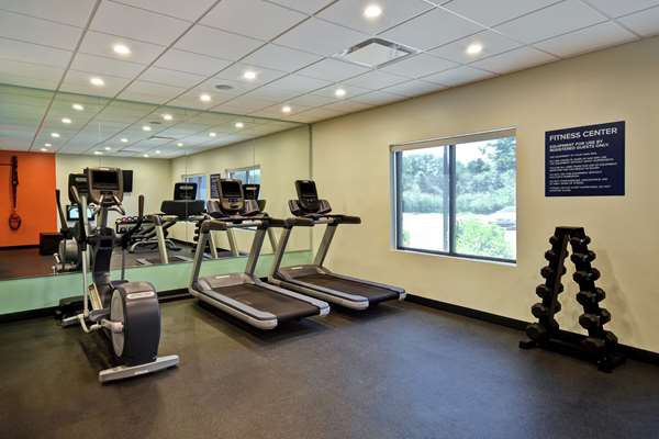Fitness/ Exercise Room - Tru by Hilton Hotel Sterling Heights