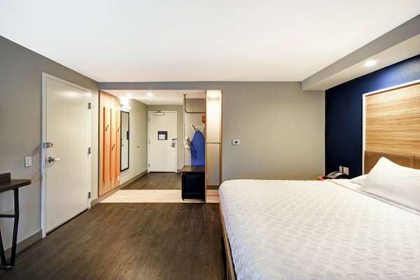  - Tru by Hilton Hotel Sterling Heights