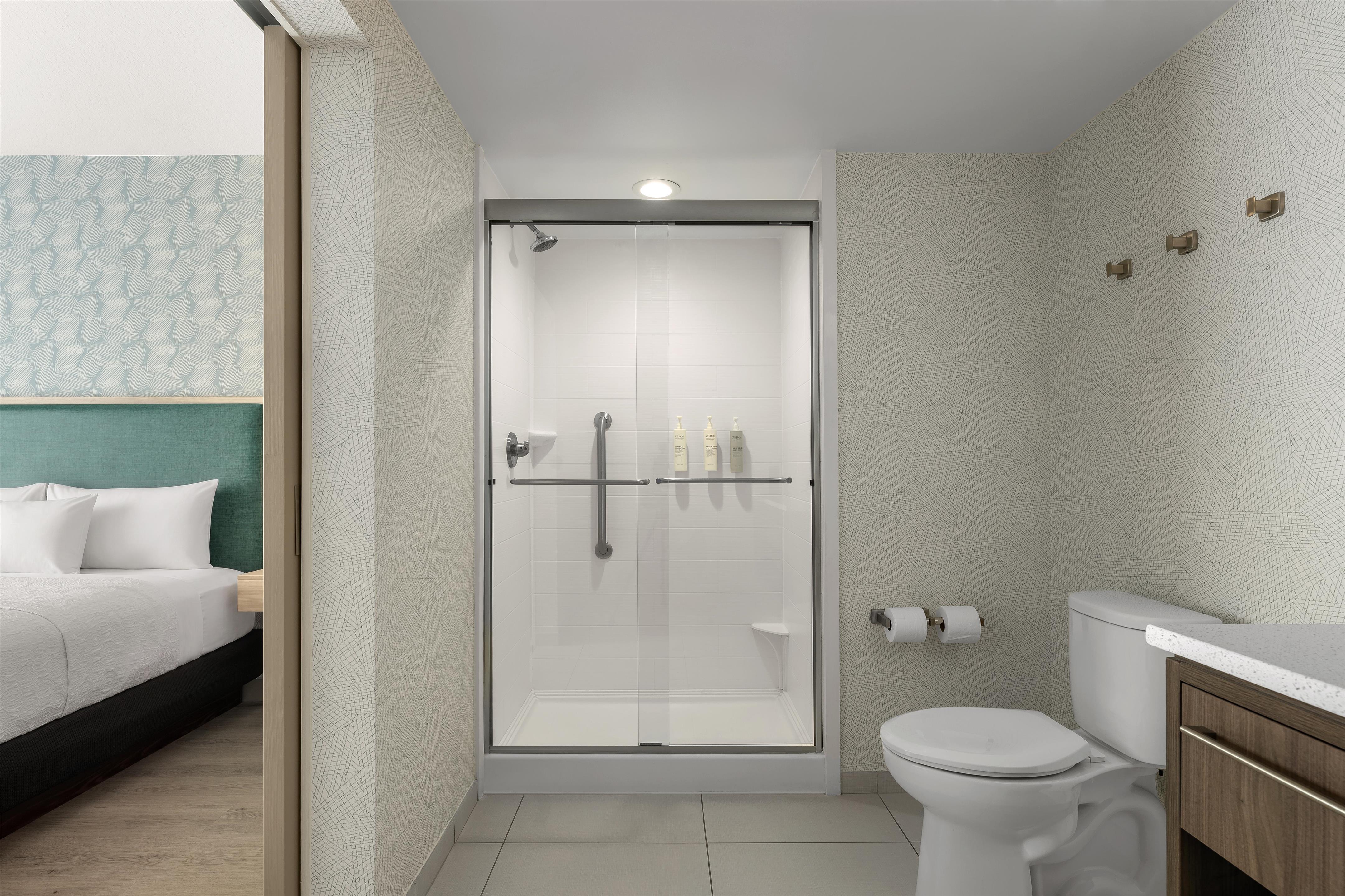 Guest room bath