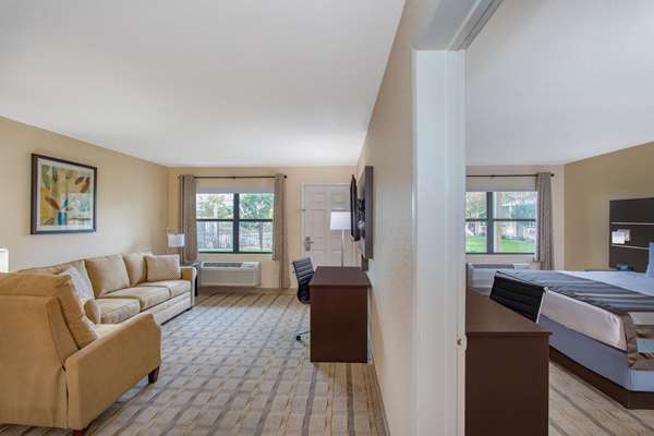 Suite - Baymont Inn & Suites Punta Gorda