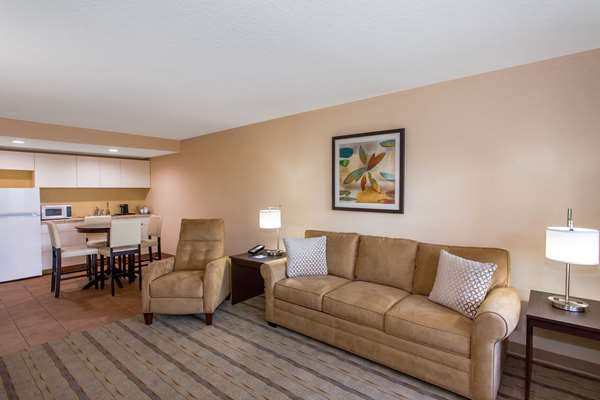 Suite - Baymont Inn & Suites Punta Gorda