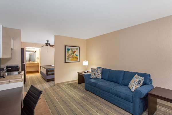 Suite - Baymont Inn & Suites Punta Gorda