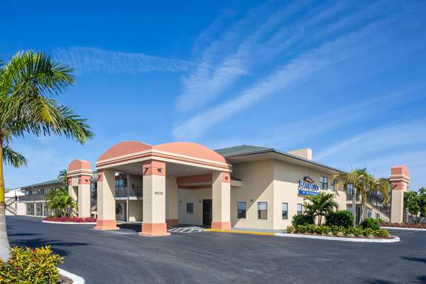 Exterior view - Baymont Inn & Suites Punta Gorda