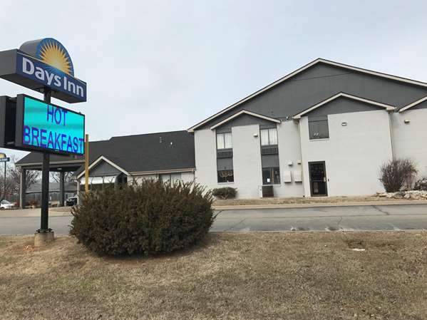 Exterior view - Days Inn Carthage - I-49, Exit 53