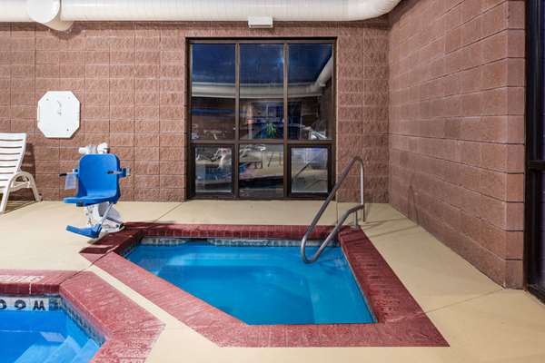Pool - Days Inn Carthage - I-49, Exit 53