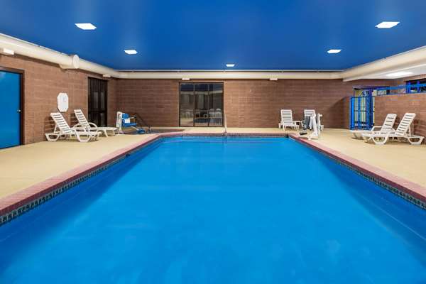 Pool - Days Inn Carthage - I-49, Exit 53