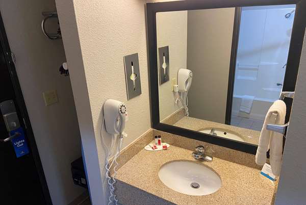  - Days Inn Carthage - I-49, Exit 53