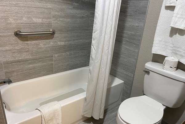  - Days Inn Carthage - I-49, Exit 53