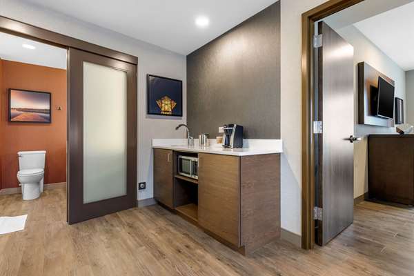 Suite - Cambria Hotel Downtown Omaha