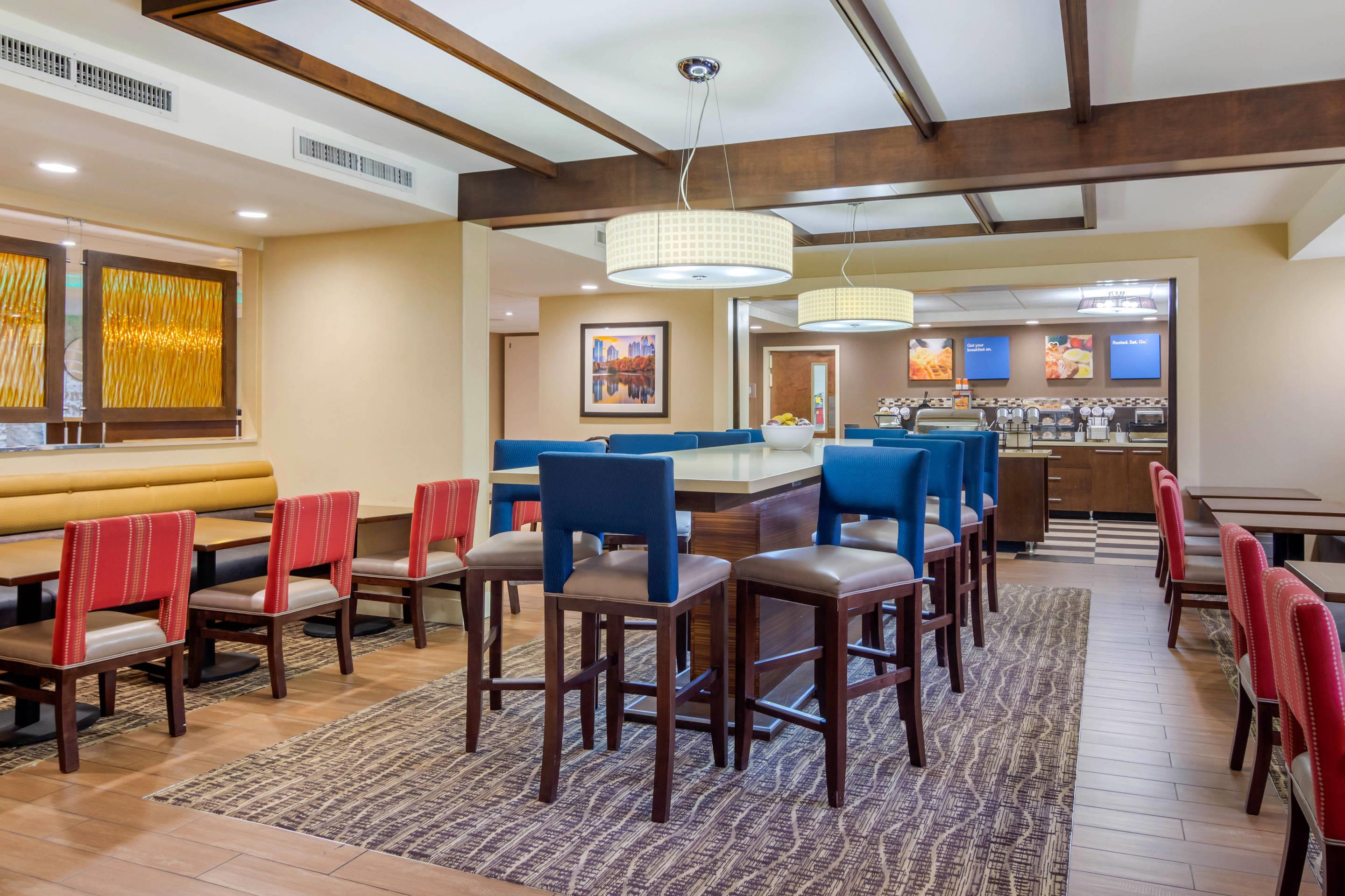 Breakfast area | Comfort Inn Atlanta Airport