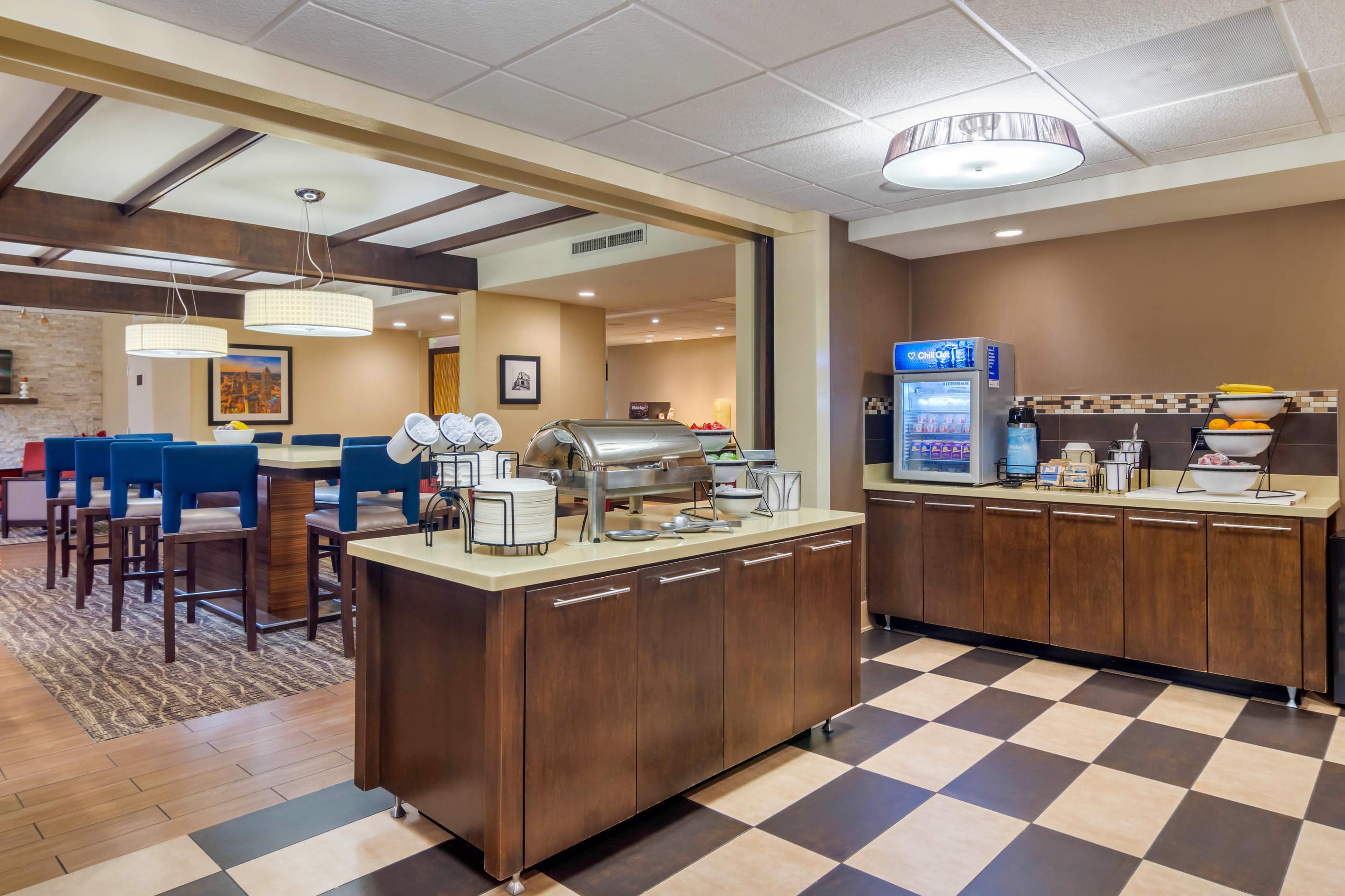 Breakfast area | Comfort Inn Atlanta Airport