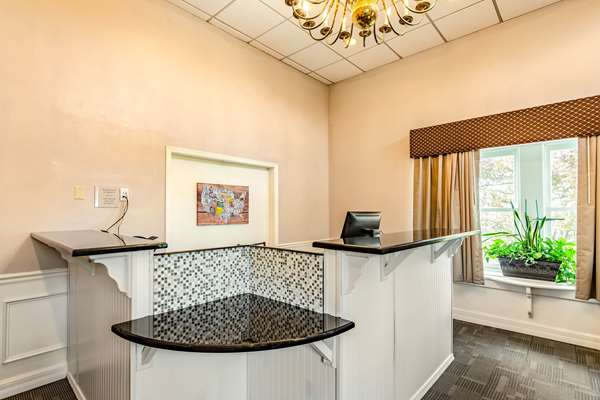  - Econo Lodge Inn & Suites Radford