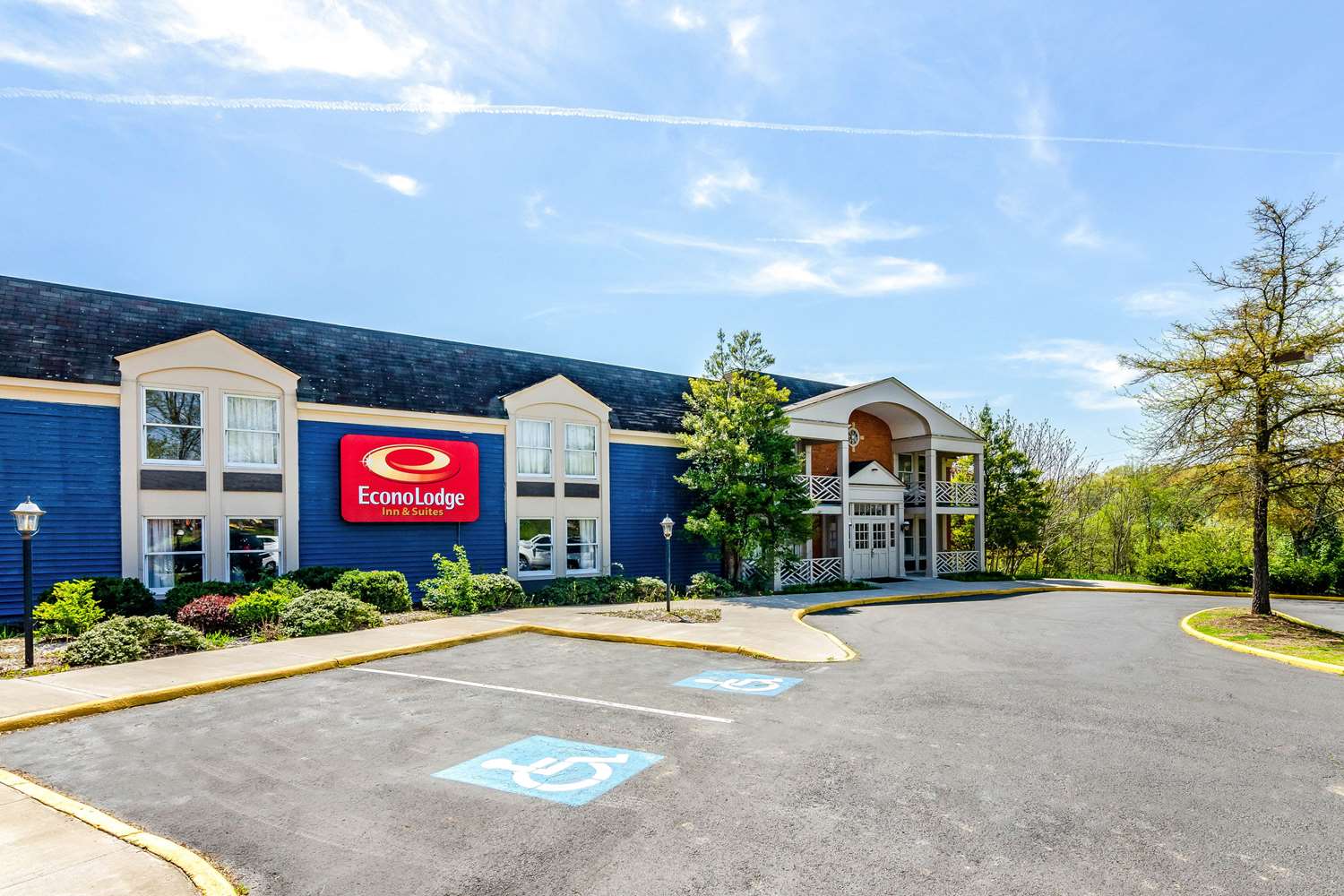 Econo Lodge Inn & Suites Radford, VA See Discounts