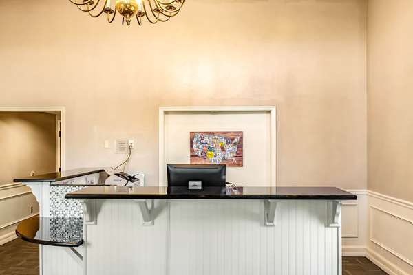  - Econo Lodge Inn & Suites Radford