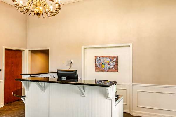  - Econo Lodge Inn & Suites Radford